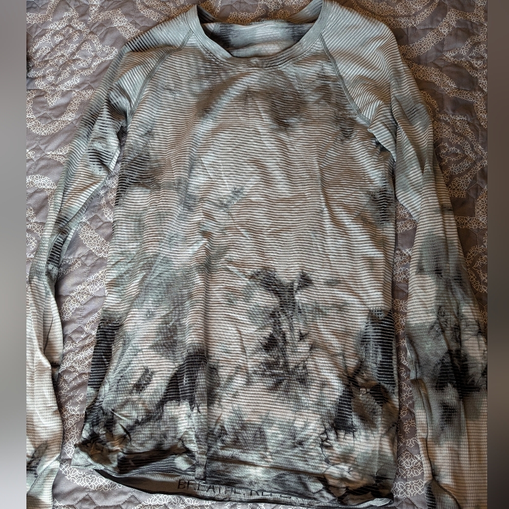 Lululemon size 6 Breathable Long Sleeve Tie-Dye Top